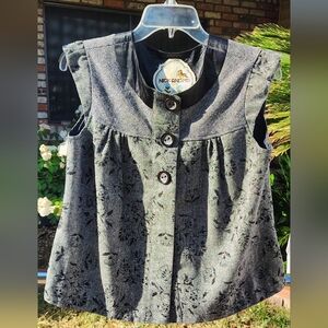Nick & Mo Gray Sleeveless Top with Floral Pattern